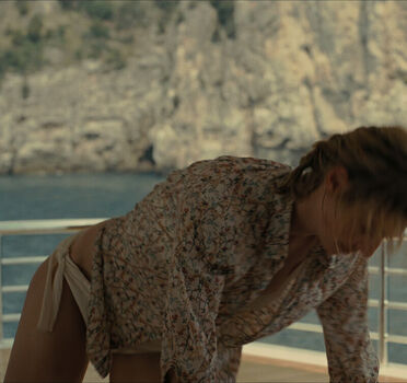 Full leaked Elizabeth debicki private photo