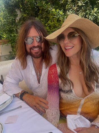 Full leaked Elizabeth hurley private photo