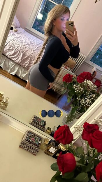 Full leaked Elizabeth m page private onlyfans photo