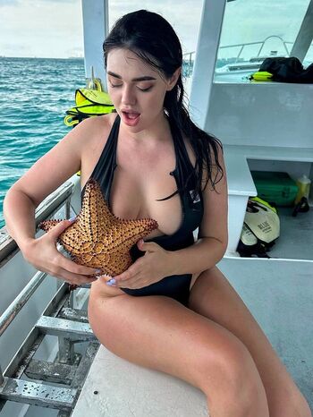 Full leaked Elizaveta bom private photo