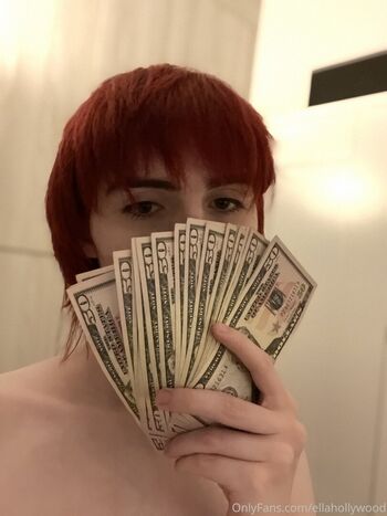 Ella Hollywood