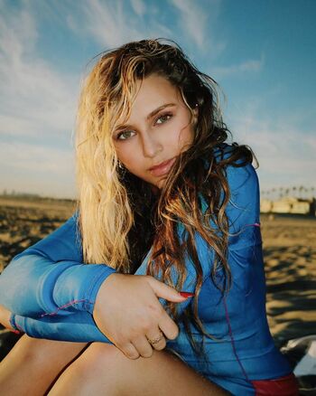 Full leaked Ella horan private photo