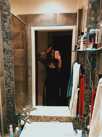 Full leaked Ellbat private onlyfans photo