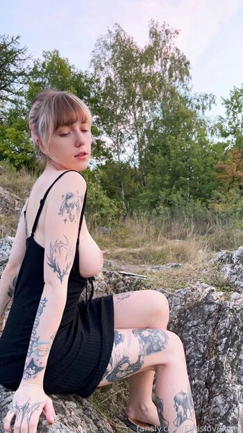 Full leaked Elleslove  page private onlyfans photo