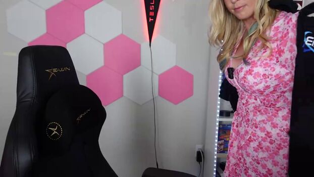 Full leaked Ellie in space private onlyfans photo