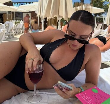 Full leaked Ellie leach private photo