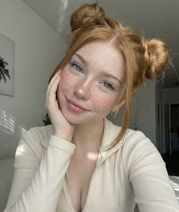 Full leaked Ellieblooom private onlyfans photo