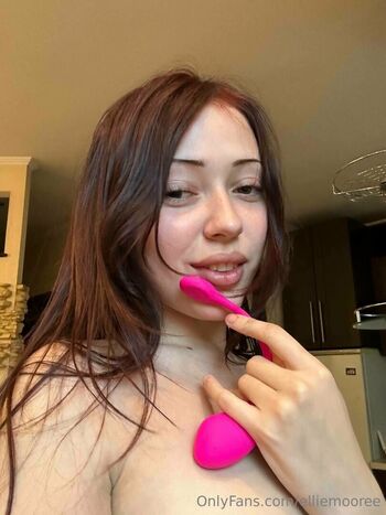 Full leaked Elliemooree private photo