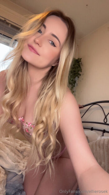 Full leaked Ellierosek page private photo