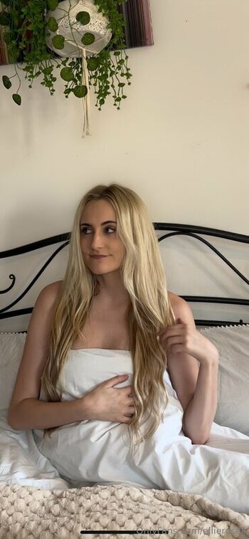 Full leaked Ellierosek page private photo