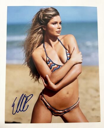 Full leaked Elliethumann private photo