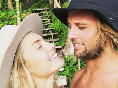 Full leaked Elyse knowles private photo