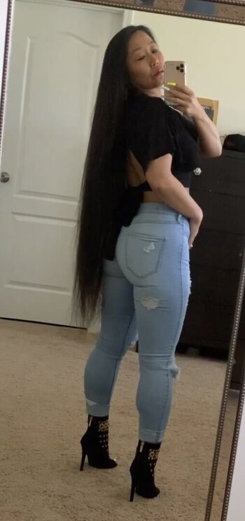 Full leaked Emelh private onlyfans photo