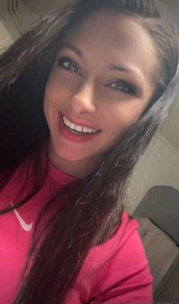 Full leaked Emelineeee private photo