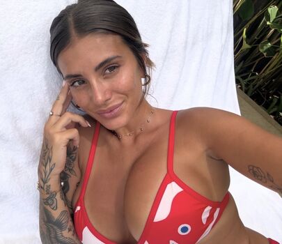 Full leaked Emiiby private photo