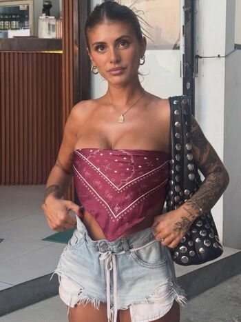 Full leaked Emiiby private photo