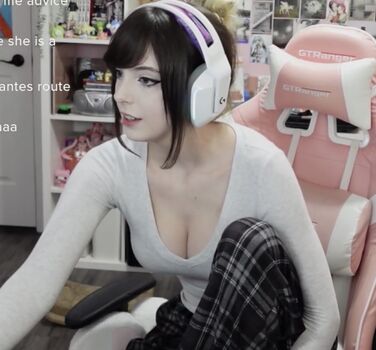 Full leaked Emiki private onlyfans photo