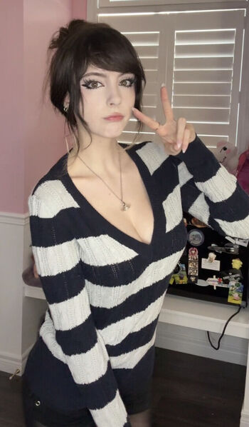 Full leaked Emiki private photo