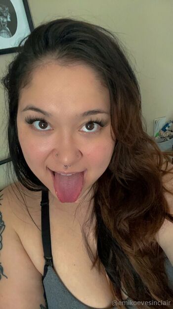 Full leaked Emikoevesinclair private photo