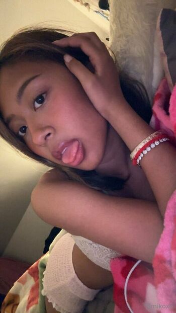 Full leaked Emikoxo page private photo