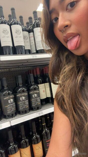 Full leaked Emikoxo page private photo
