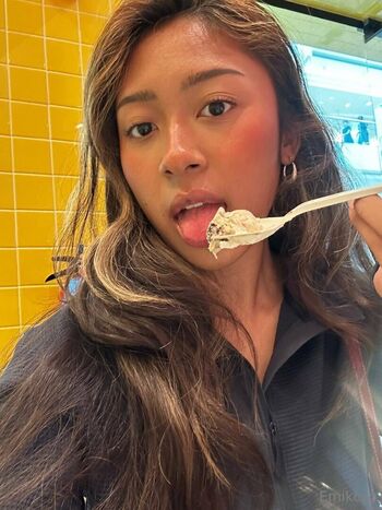 Full leaked Emikoxo page private photo