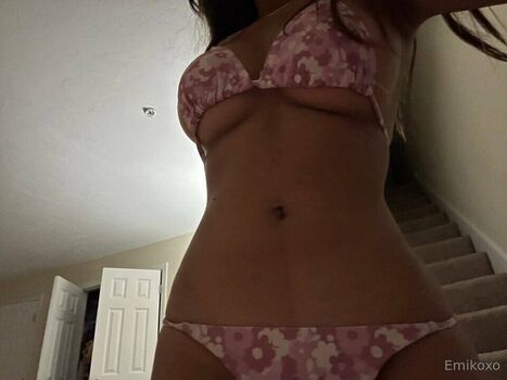 Full leaked Emikoxo page private photo