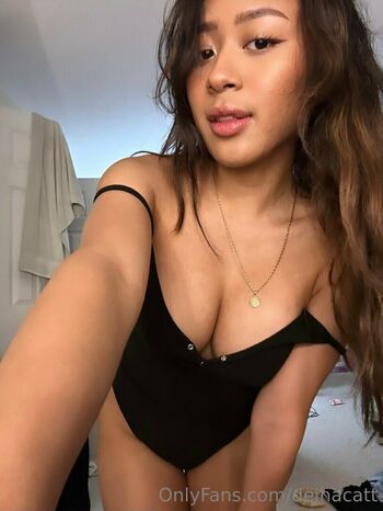 Full leaked Emikoxo page private photo