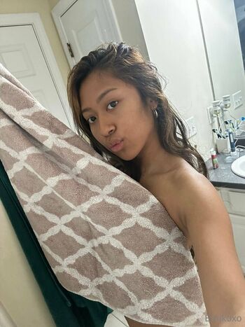 Full leaked Emikoxo private photo