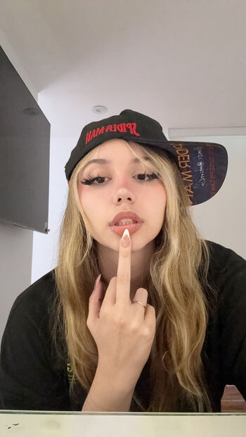 Full leaked Emikukis private photo