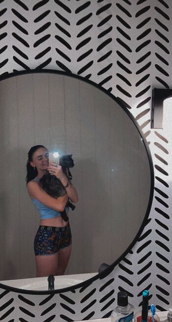 Full leaked Emileesilvey private onlyfans photo