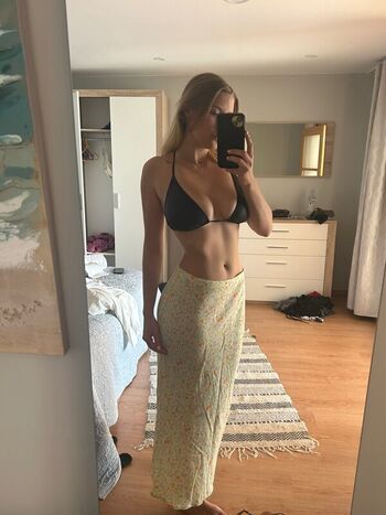Full leaked Emilia bullock private photo