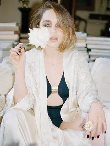Full leaked Emilia clarke page private photo
