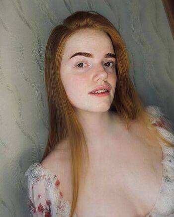 Full leaked Emiliacutiee private photo