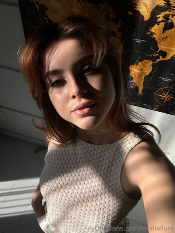 Full leaked Emiliallure private photo