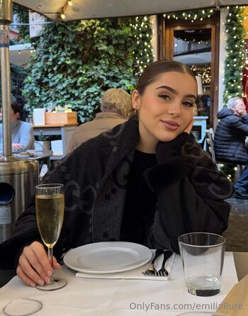 Full leaked Emiliallure private photo