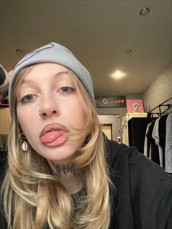 Full leaked Emiliamoore private onlyfans photo