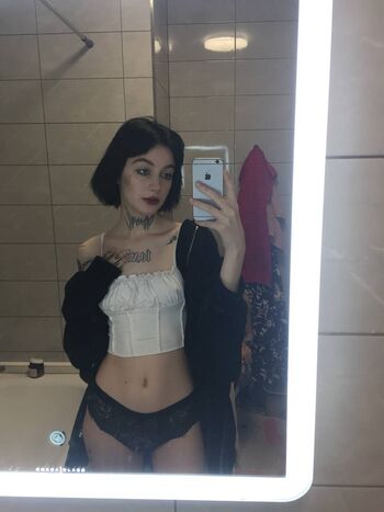 Full leaked Emiliamoore private onlyfans photo