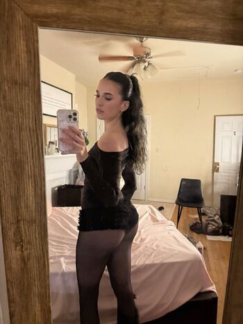 Full leaked Emilianavalentina private onlyfans photo