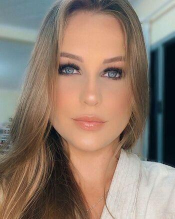 Full leaked Emilly schellmann page private photo