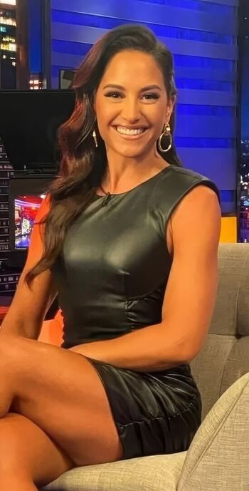 Full leaked Emily compagno private photo