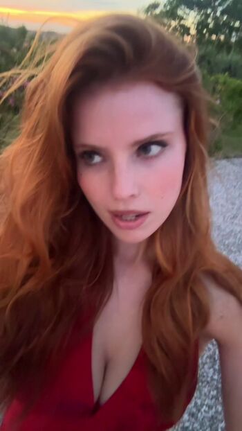 Full leaked Emily deyt aysage private photo