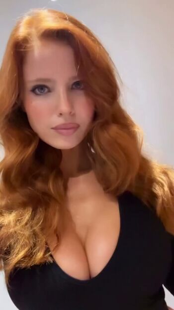 Full leaked Emily deyt aysage page private photo