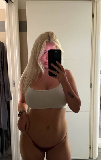Full leaked Emily dolly private photo