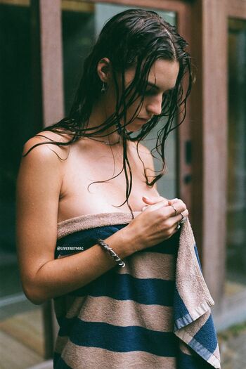 Full leaked Emily feld  page private photo