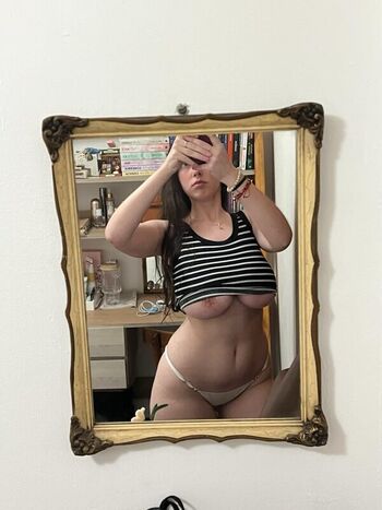 Full leaked Emily jpg private photo