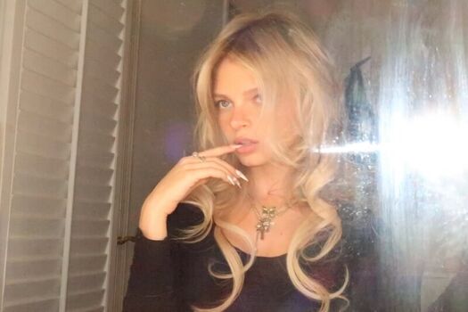 Full leaked Emily kelavos private photo