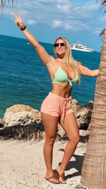 Full leaked Emily mcleod l huntress em l bikini huntress private onlyfans photo