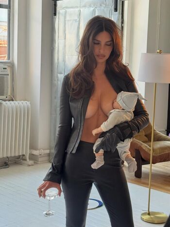 Full leaked Emily ratajkowski private photo