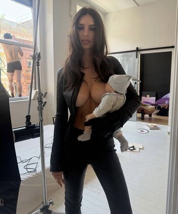 Full leaked Emily ratajkowski private photo
